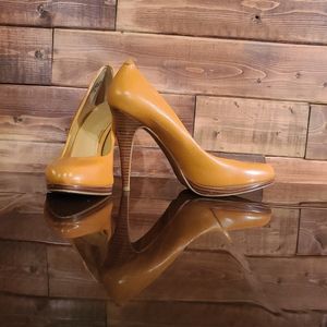 Mustard Nine West shoe